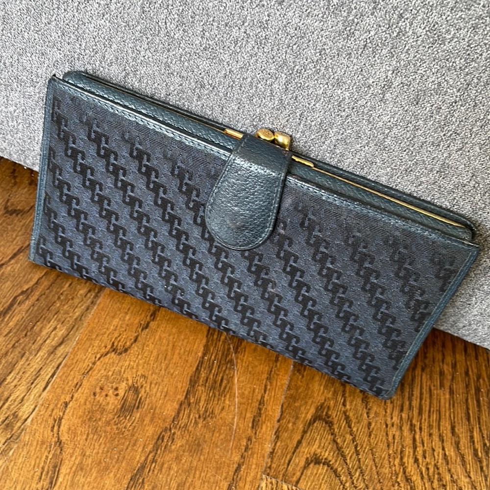 Authentic Gucci wallet/pocketbook in GUC
